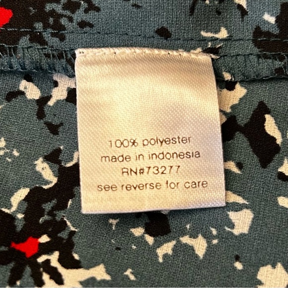 ELIZABETH & JAMES High-Neck Print Blouse - Picture 8 of 12